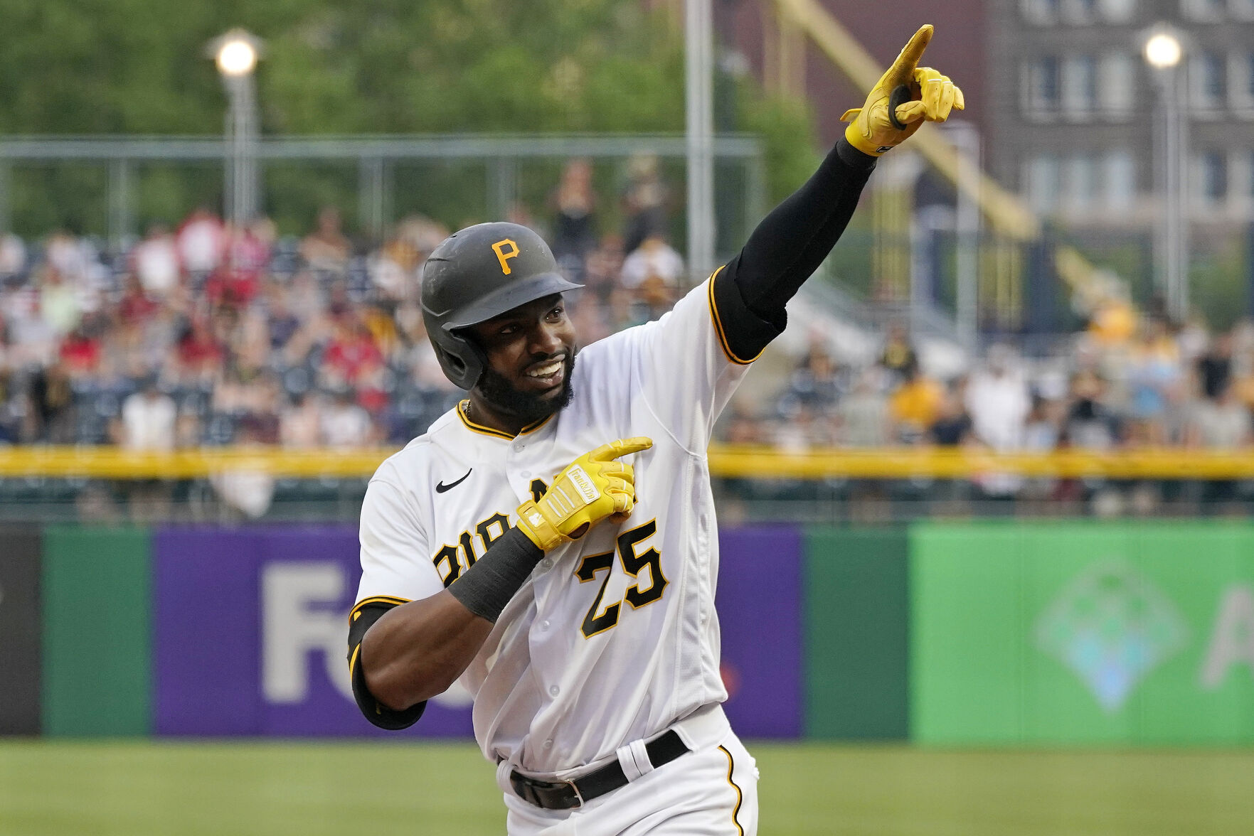 APTOPIX Indians Pirates Baseball